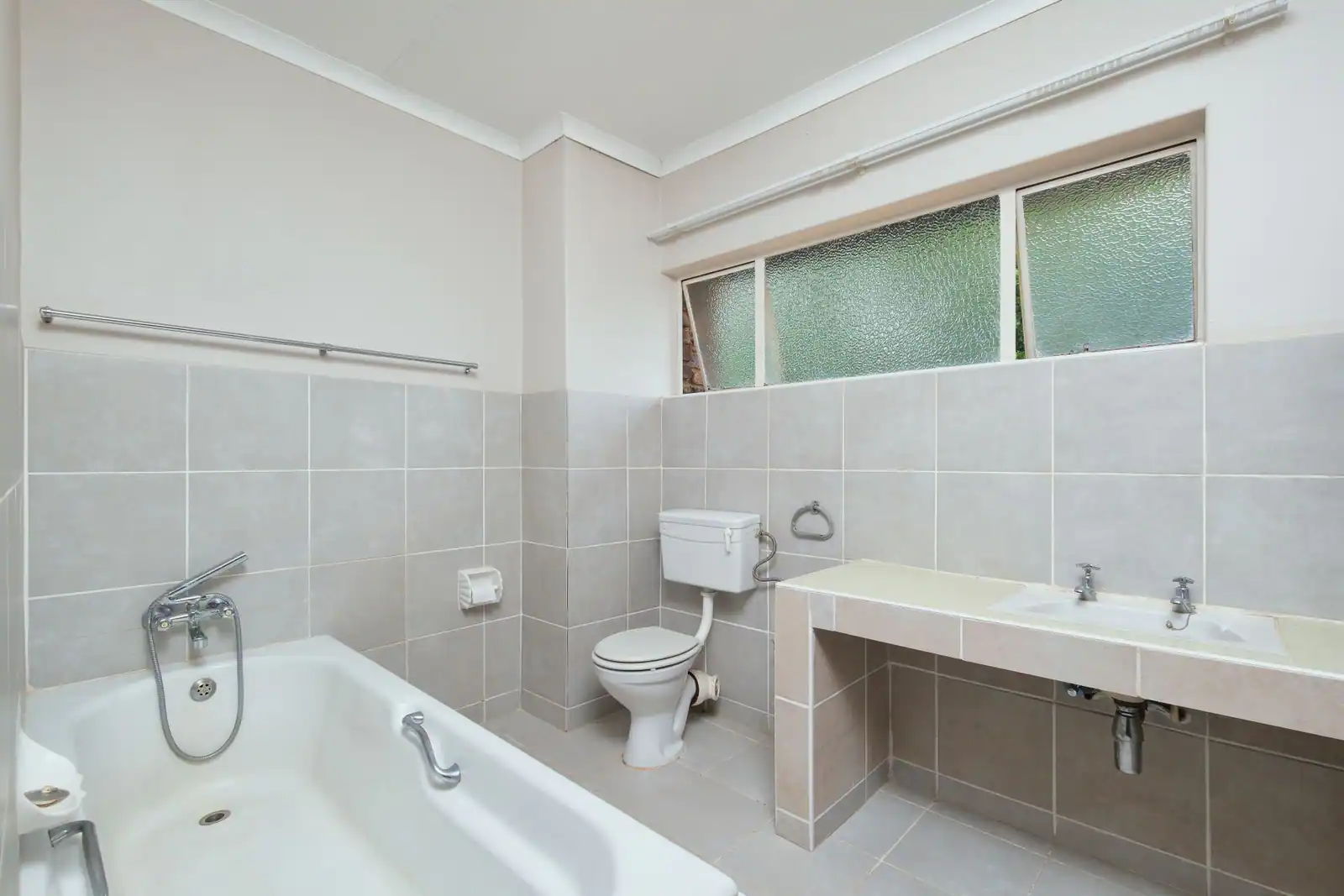 2 Bedroom Flat With All Rooms En Suite photo 3