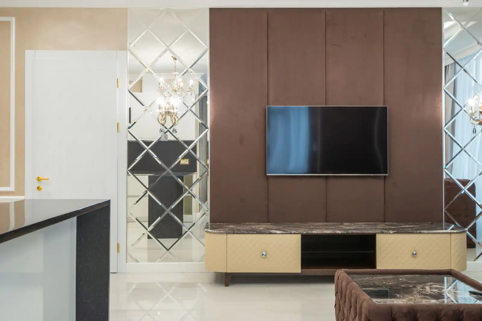3 Bedroom Luxury Shortlet With City Views photo 2