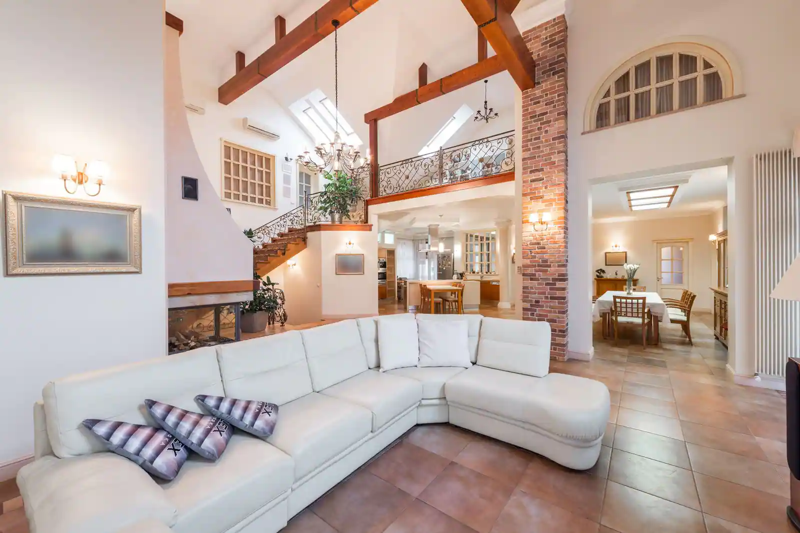 4 Bedroom Duplex Shortlet With Private Pool photo 2
