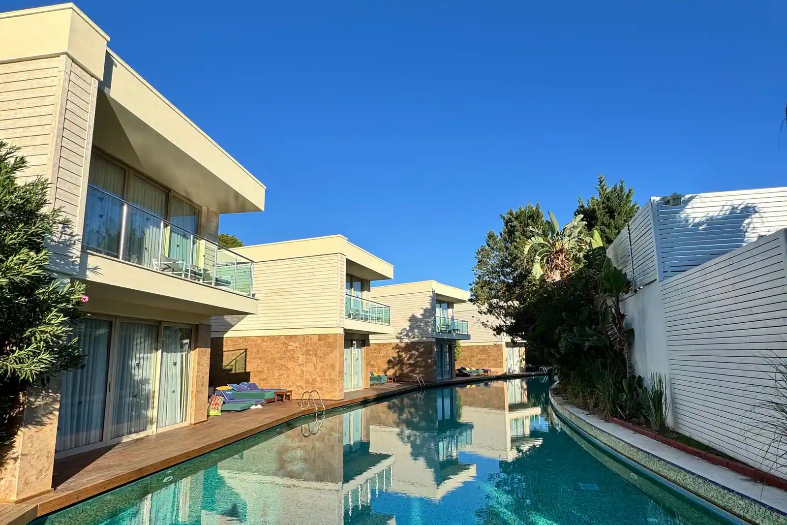 5 Bedroom Detached House With Pool photo 1
