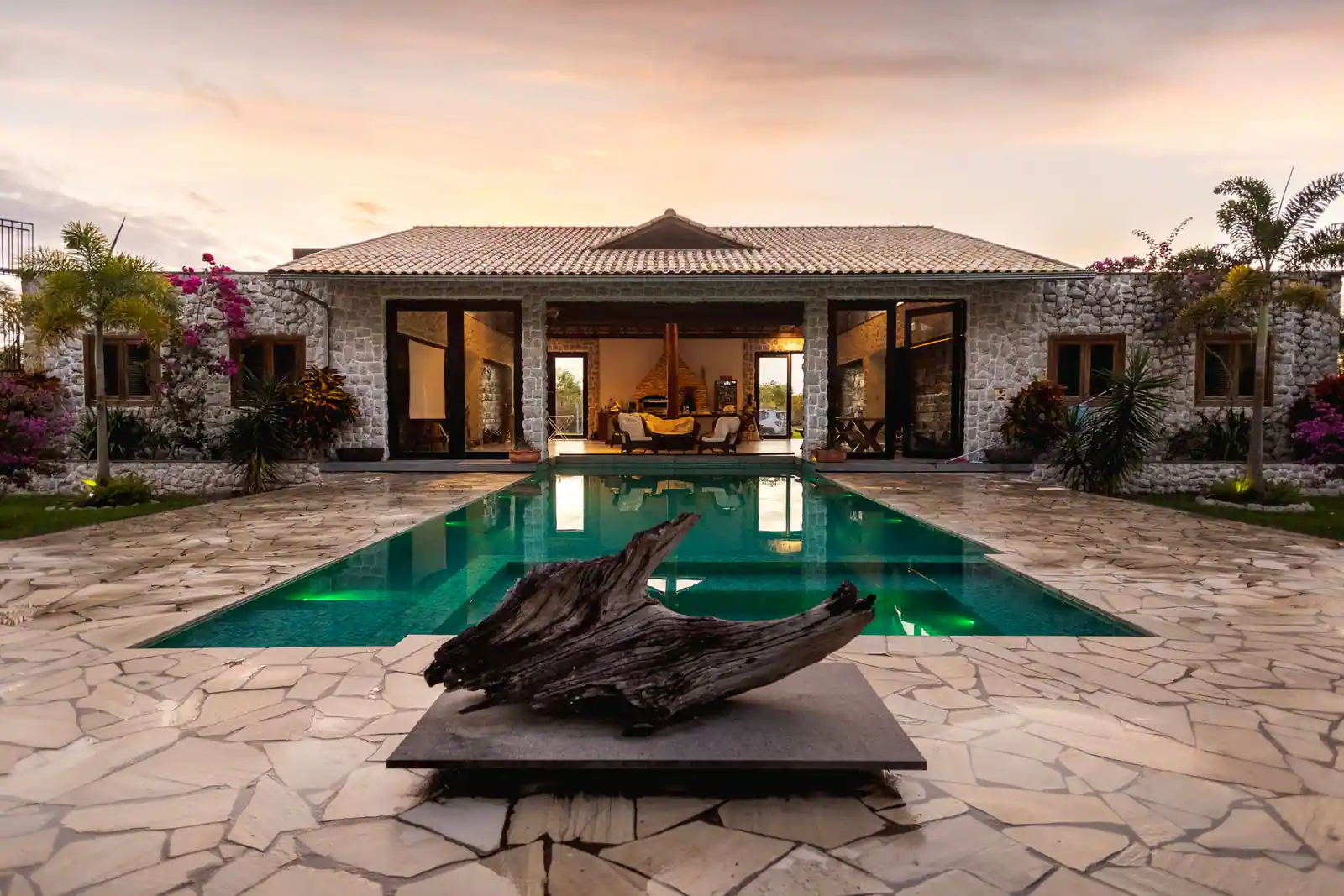 5 Bedroom Villa Shortlet With Pool and Garden photo 1