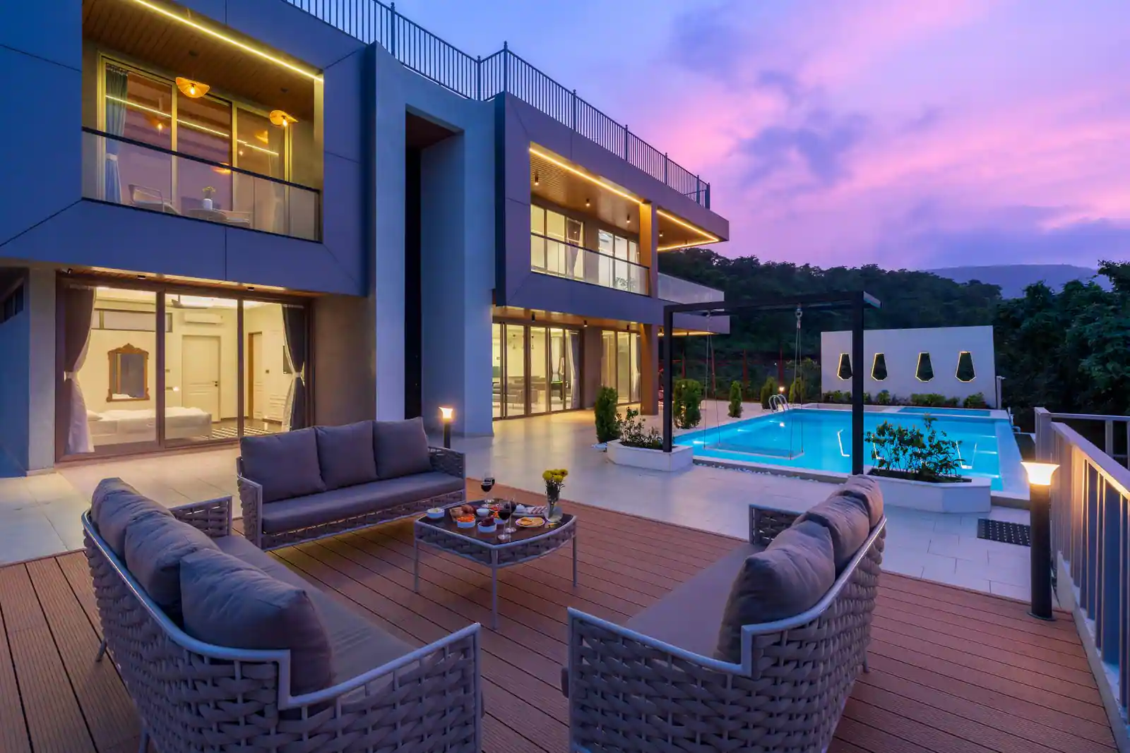 6 Bedroom Waterfront Mansion With Pool photo 1