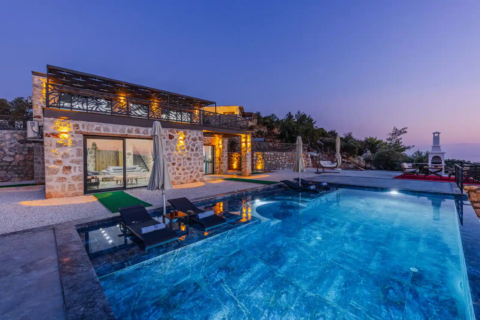 6 Bedroom Waterfront Mansion With Pool photo 2