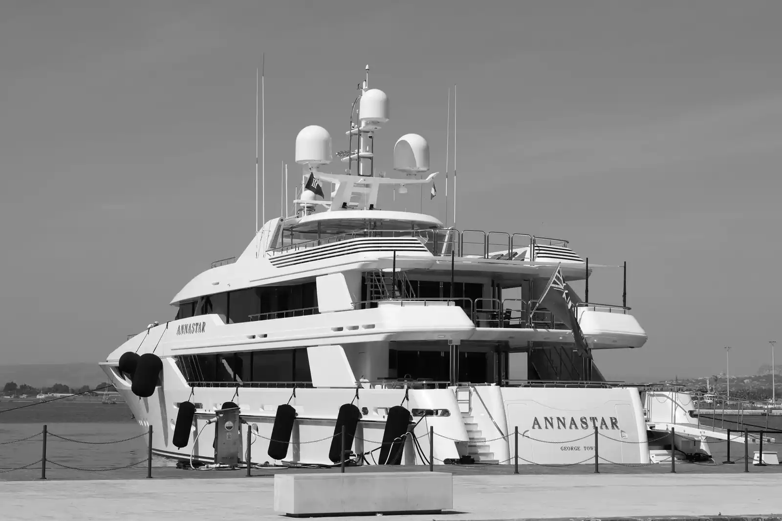 Luxury Yacht for Private Cruises photo 2