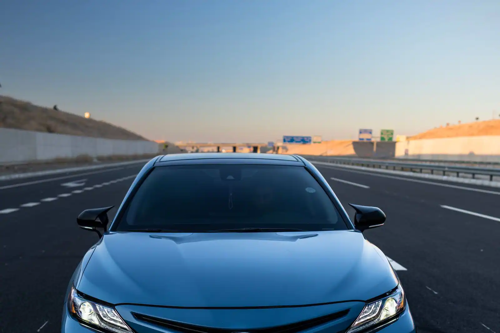 Toyota Camry photo 2